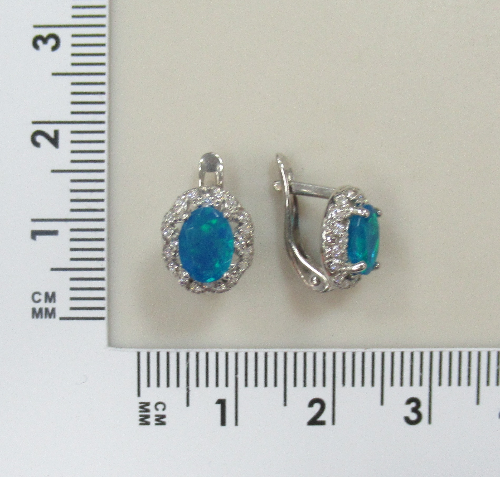 Серебряные серьги с голубыми опалами